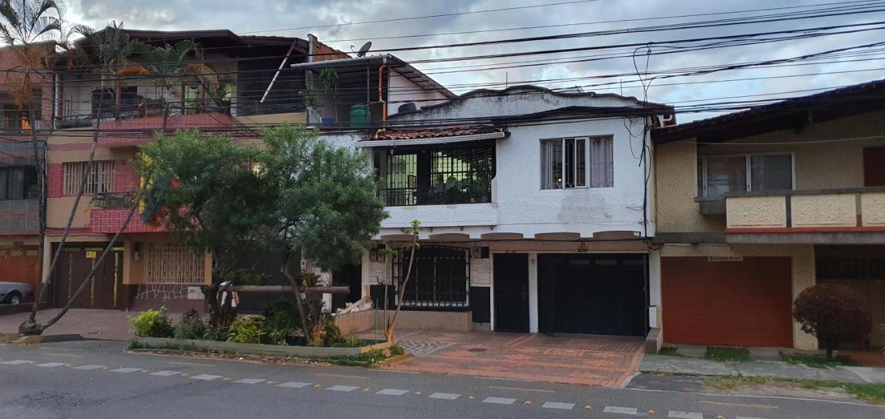 Hostel Metro Floresta Alojamiento Medellín Buitenkant foto