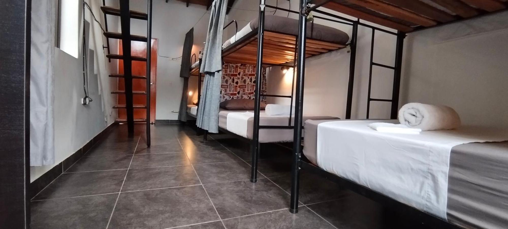 Hostel Metro Floresta Alojamiento Medellín Buitenkant foto